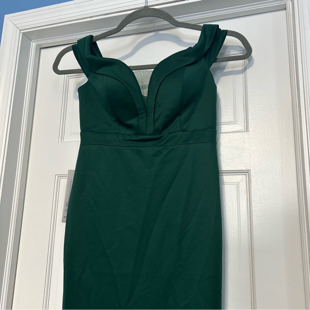 NWT Azazie medium Revel in the Romance emerald off the shoulder formal dress